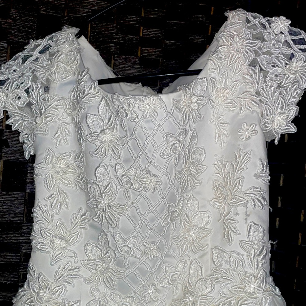 Elegant White Lace Dress